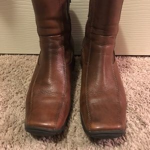 Clark’s women’s brown leather boots